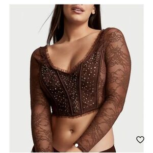 VS Beautiful long sleeve floral lace top,New With Tags!Fits more like a Med-Lg